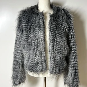 Pälsjacka / pälskappa  - Suepfint skick. Storlek ”8” passar en s. Köp sker via köp nu, jag postar inom 24h. Kvar tills markerad såld 