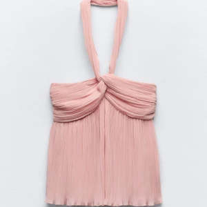 Zara topp🩷 - Säljer min Zara topp, aldrig använd, i perfekt skick, super finnn, liten i storleken!  Kan gå ner priset vid snabb affär 💕💕💕