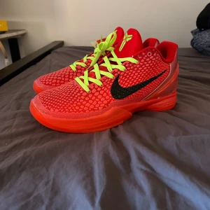 Kobe 6 reverse grinch - Kobe 6 reverse grinch size 11/45 (brand new)
