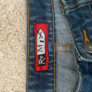 Blåa bootcut jeans från ReMix - Snygga blå jeans från ReMix. Uppsprätta nertill. Dem är pågränsen till för korta för mig, är 165.❤️