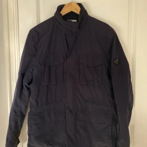 J. Lindeberg Field jacket - Tvär fet j Lindeberg field jacket i otroligt bra skick, normal i storlek. Perfekt nu till våren!                        Hör av er vid fler frågor 