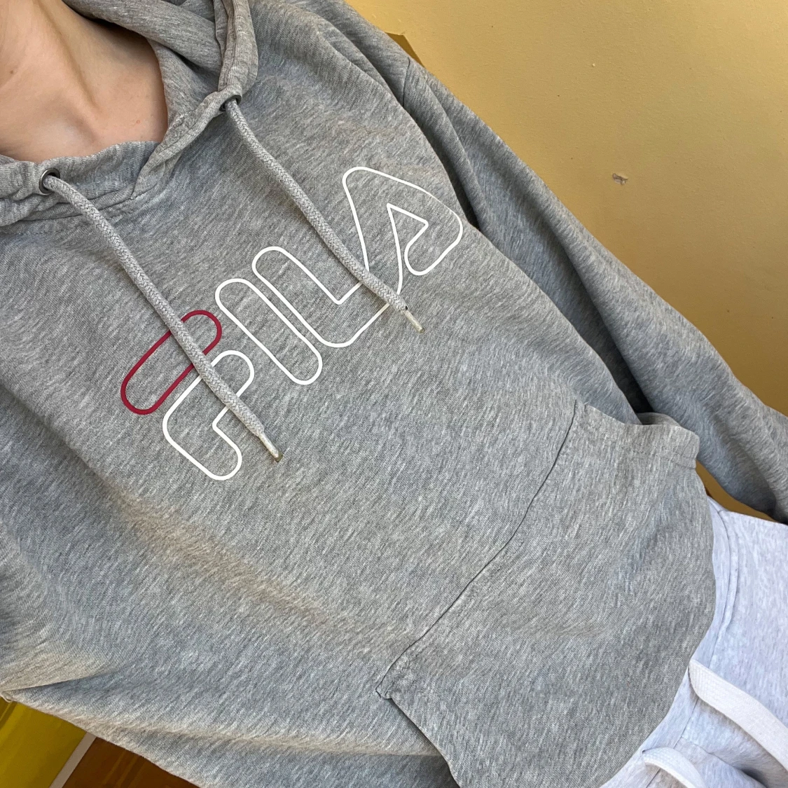 Grå hoodie från FILA