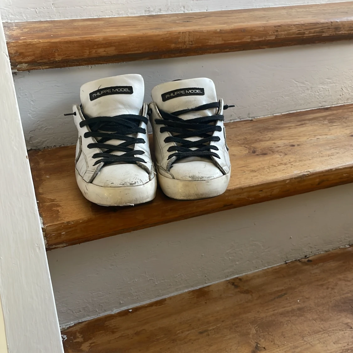 Vita sneakers från Philippe Model - 1