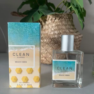Clean Parfym - Clean Parfym - Beach Vibes. 60ml. Se bild för mängd kvar. Jag ger paketpris vid köp av flera varor!