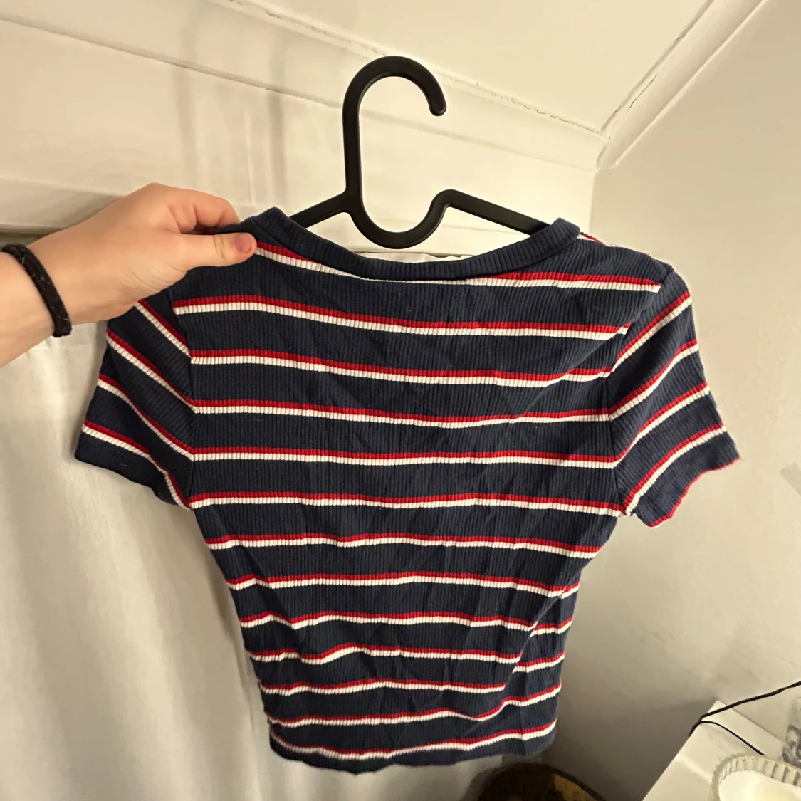 Marinblå röd och vit randig ribbad topp - 1