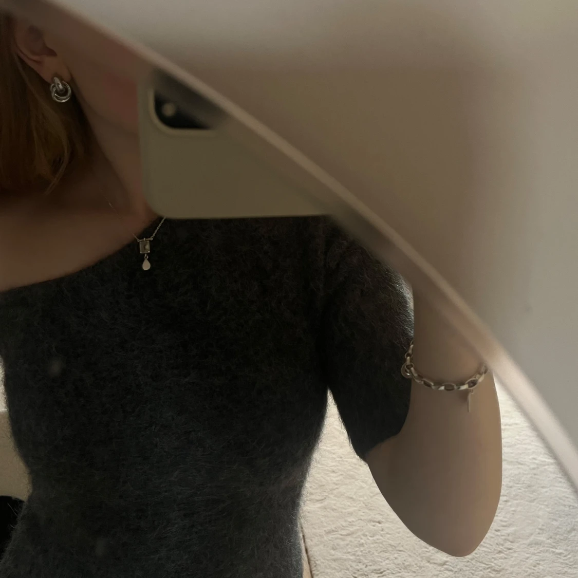 Grå offshoulder tröja - 1