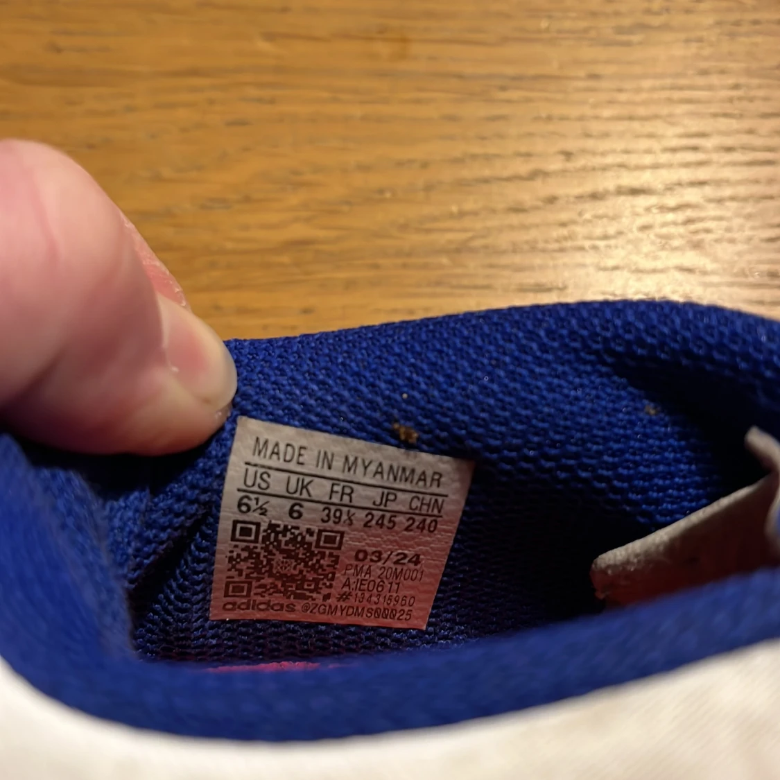 Adidas fotbollsskor i vitt och blått - 2