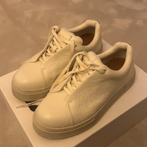 Vita Eytys - Eytys använda 1 gång. I storlek 38, sko box tillkommer💓💓💓