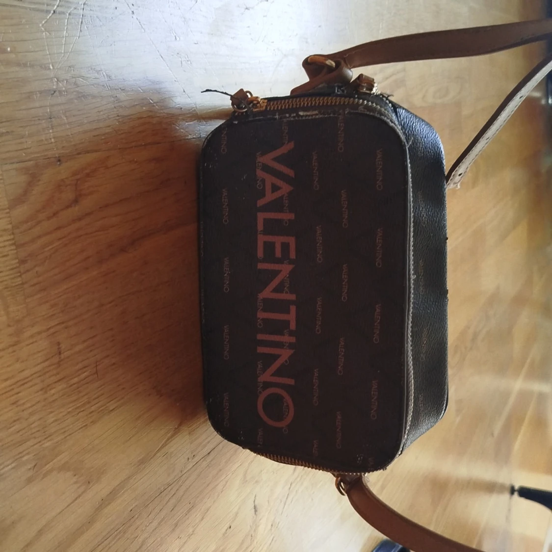 Brun axelväska från Valentino - 1