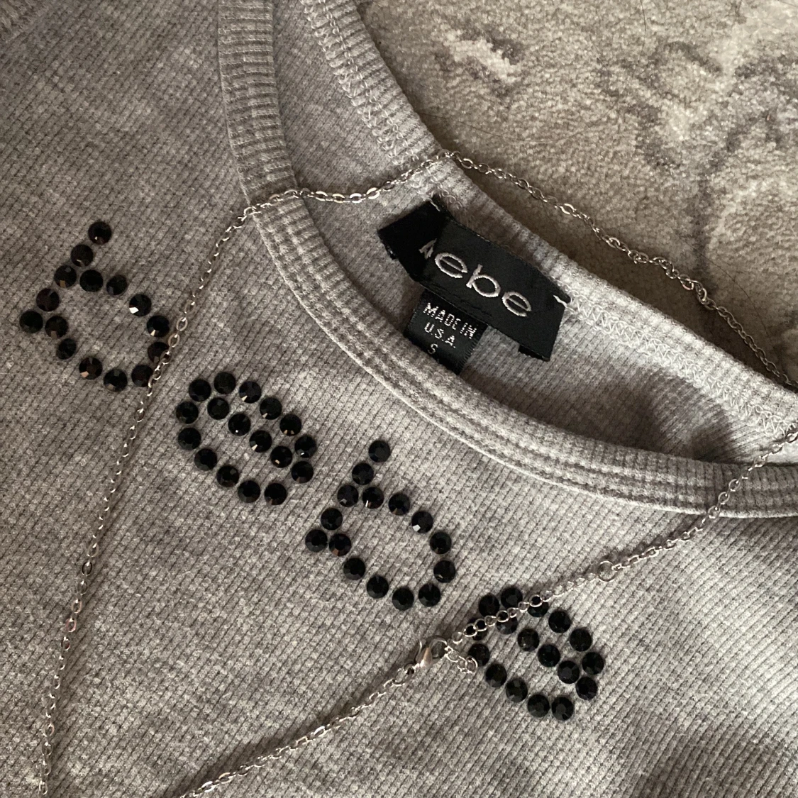 Grå ribbad linnetopp från Bebe - 1