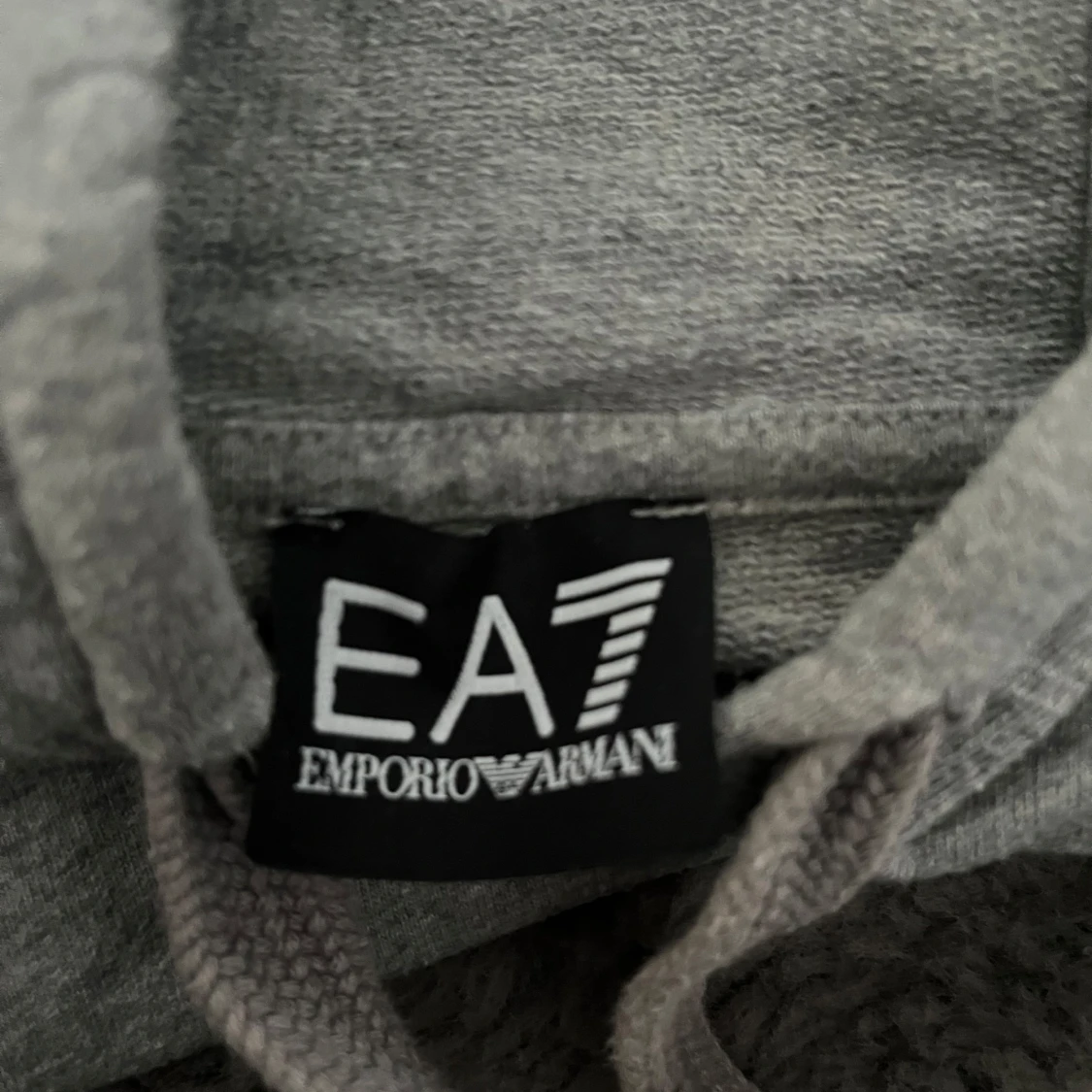 Grå hoodie från Emporio Armani - 2