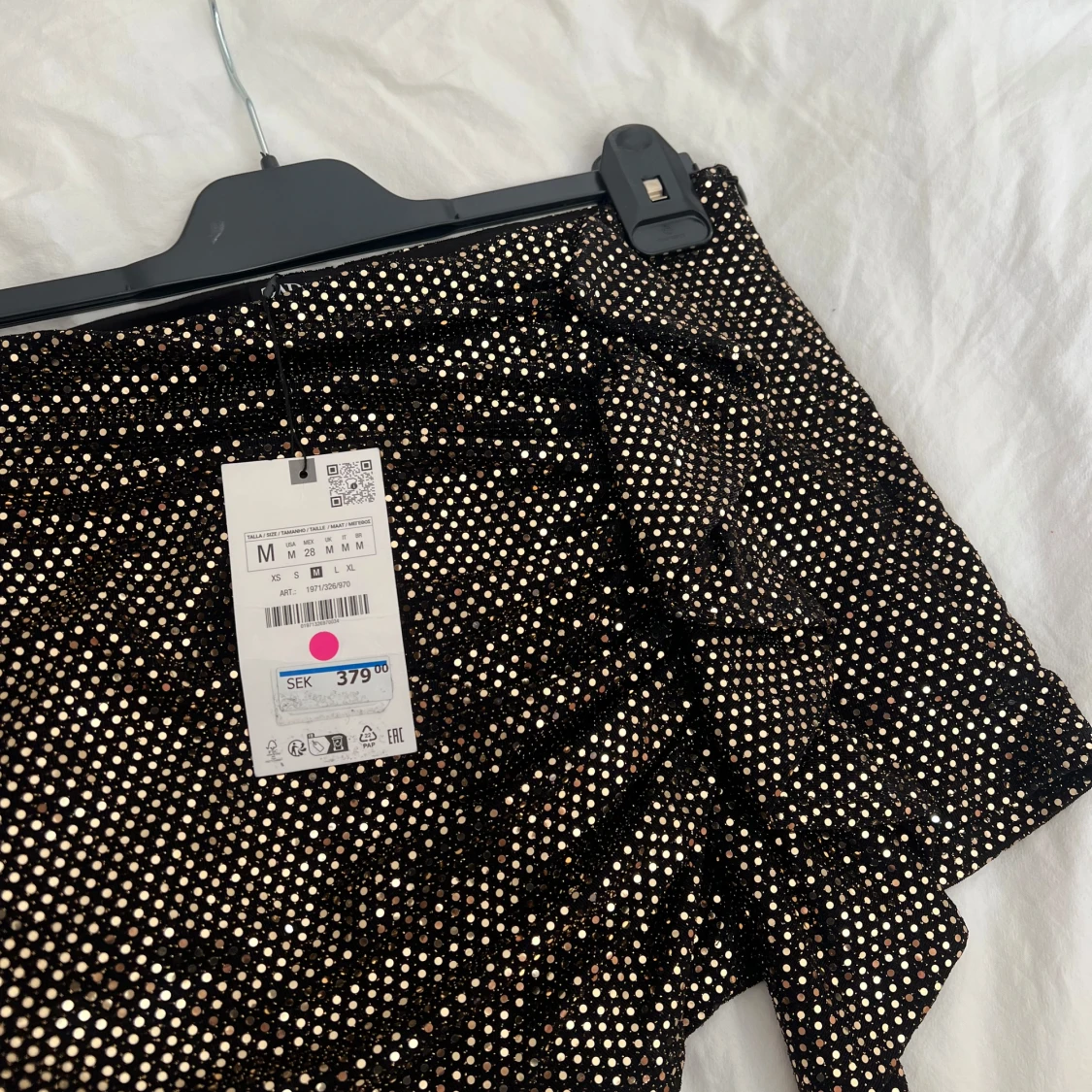 Svart glittrig guld kjol från Zara - 4