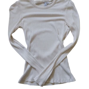 Söt långärmad ribbad topp - Jättesöt, inga defekter!🤍