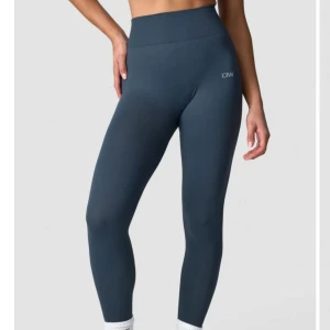 Mörkgrå leggings från ICIW - Super snygga tränings byxor från ICIW säljer då de inte kommer till användning. Nypris 600