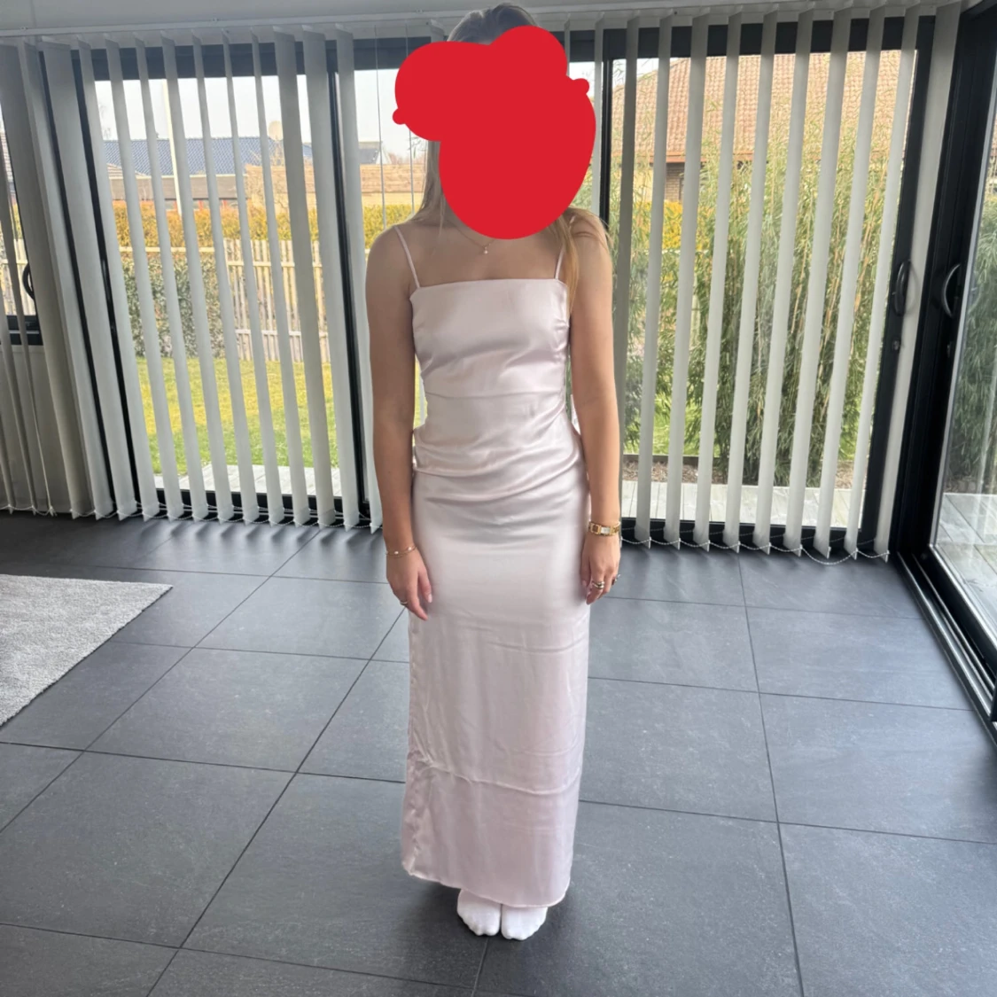 Ljusrosa långklänning med öppen rygg - 4