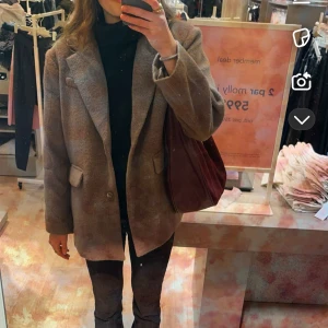 Kavaj/ kappa - Brun och fin kappa/ kavaj från Gina