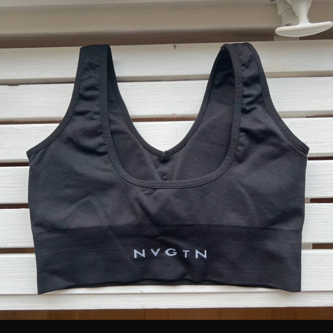 Svart topp från NVGTN