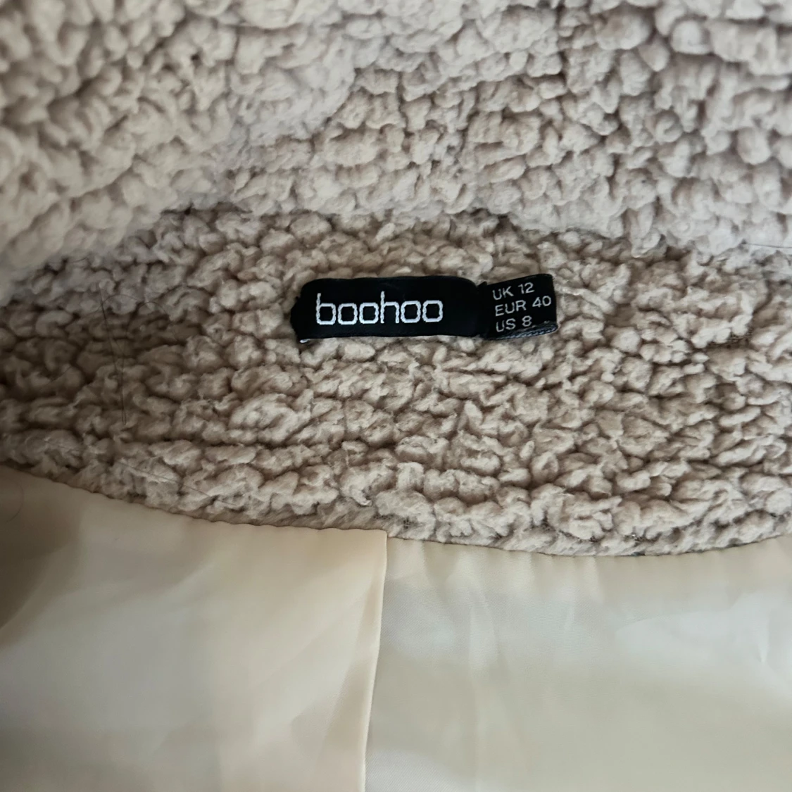 Beige teddyjacka från Boohoo - 4