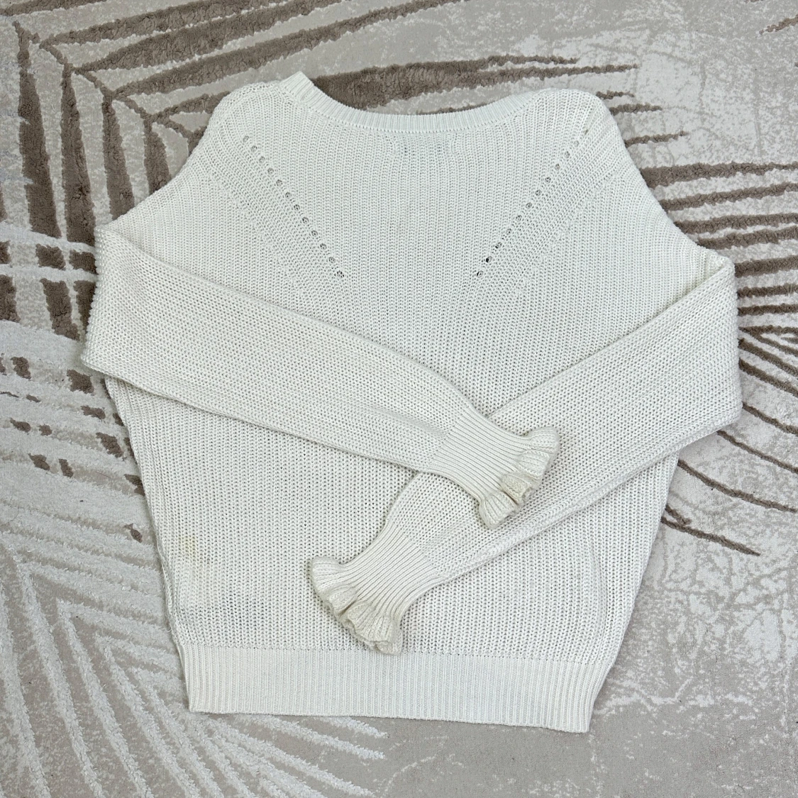 Vit stickad tröja med volangärmar - 2