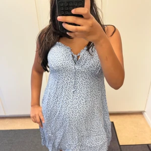 Jätte gullig klänning  - Använd ett fåtal gånger, köpt i Spanien 