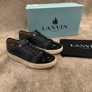 Lanvin Captoe  - Hej! Säljer nu dessa väldigt populära och eftertraktade lanvin skorna! Storlek UK 7 vilket motsvarar 41 i EU storlek! Skick 9,5/10!  Inget OG tillkommer vid köp, Ny pris= 5000 kr Säljs för= 2499 kr 