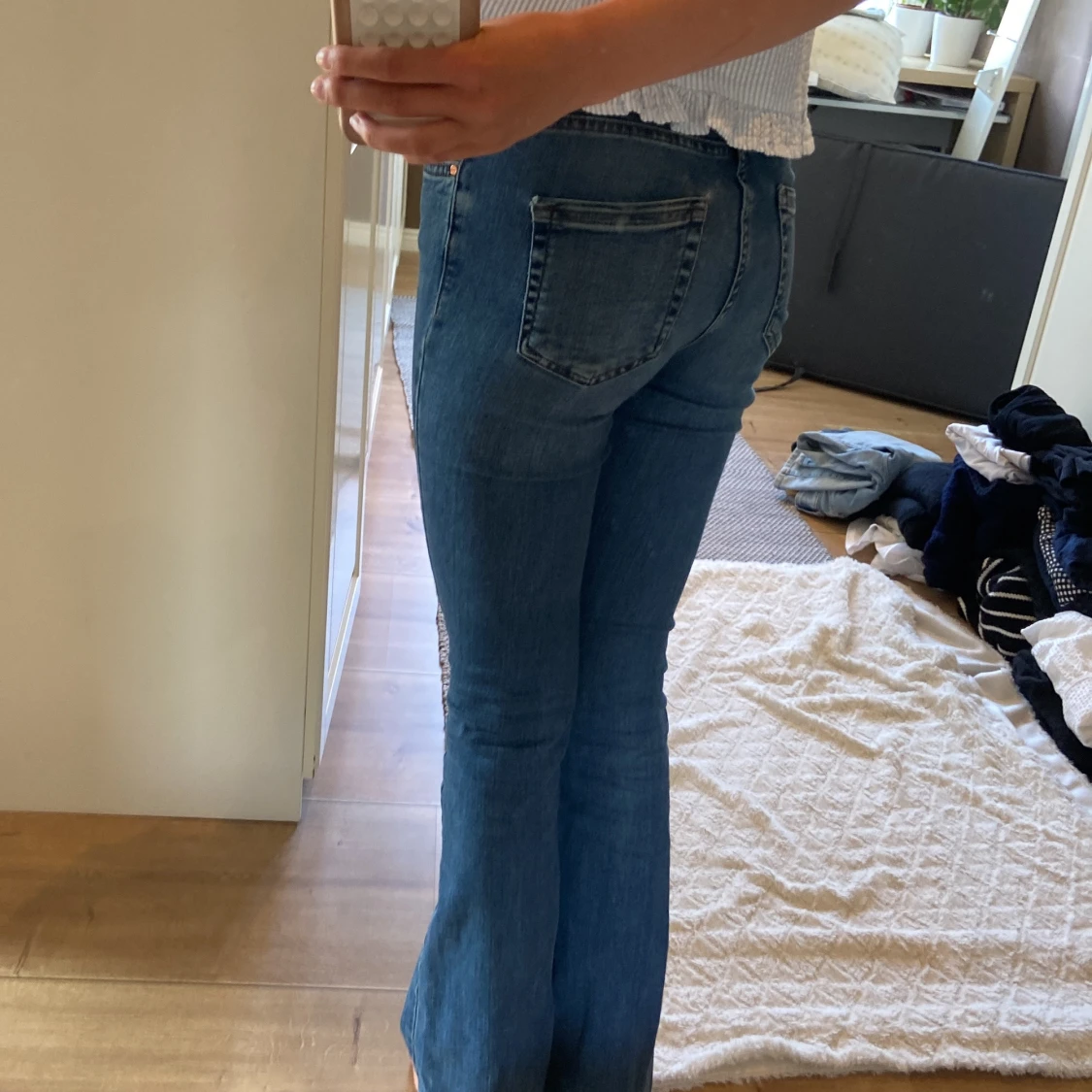 Blå bootcut jeans från ONLY  - 1