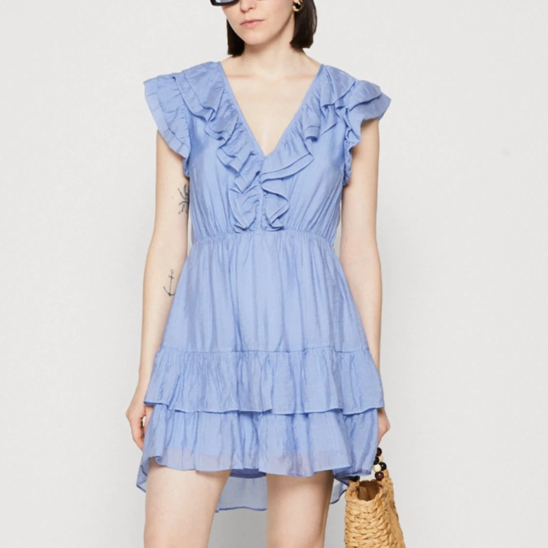 Blå volangklänning Sofie Schnoor