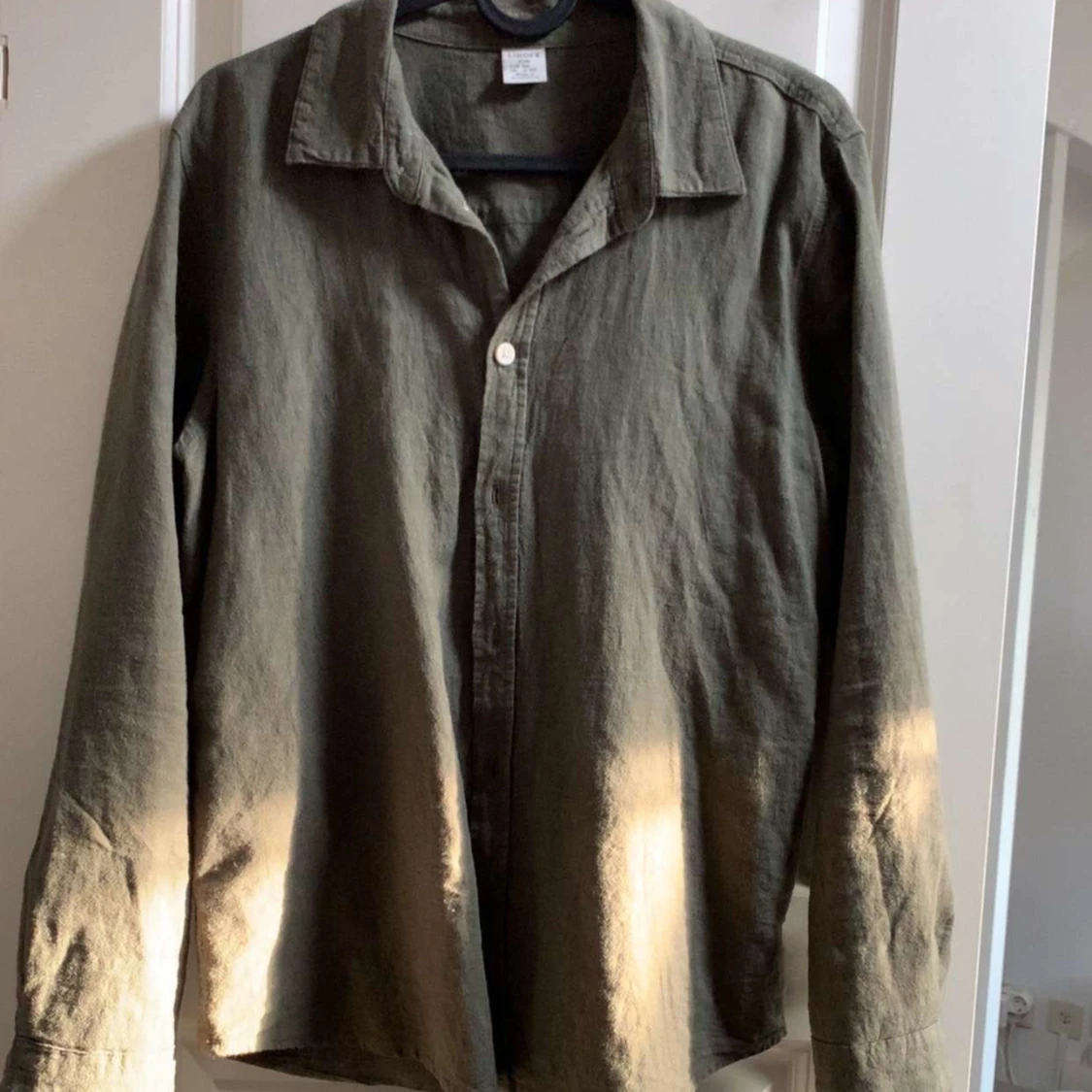 Mörkgrön linneskjorta