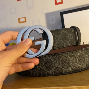 Svart läder bälte - Skönt till sommaren 