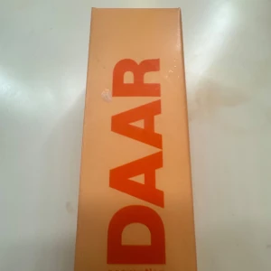 DAAR Bronzer pris diskuteras  - Bronzer från DAAR i färgen Cinnamon Roll. Enkel att ta med i väskan och perfekt för att ge ansiktet en varm, solkysst look❤️