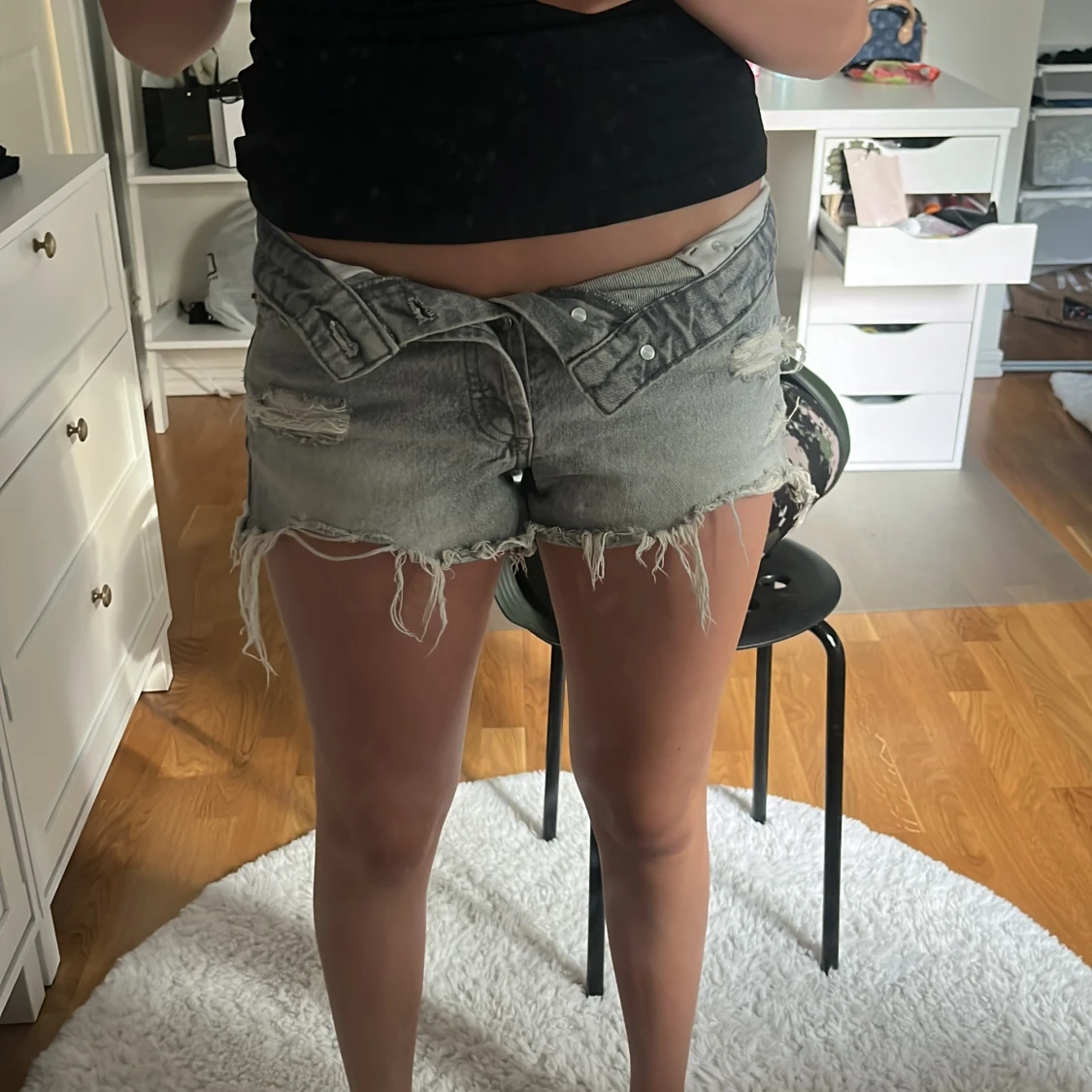 Gråa  jeansshorts från Zara