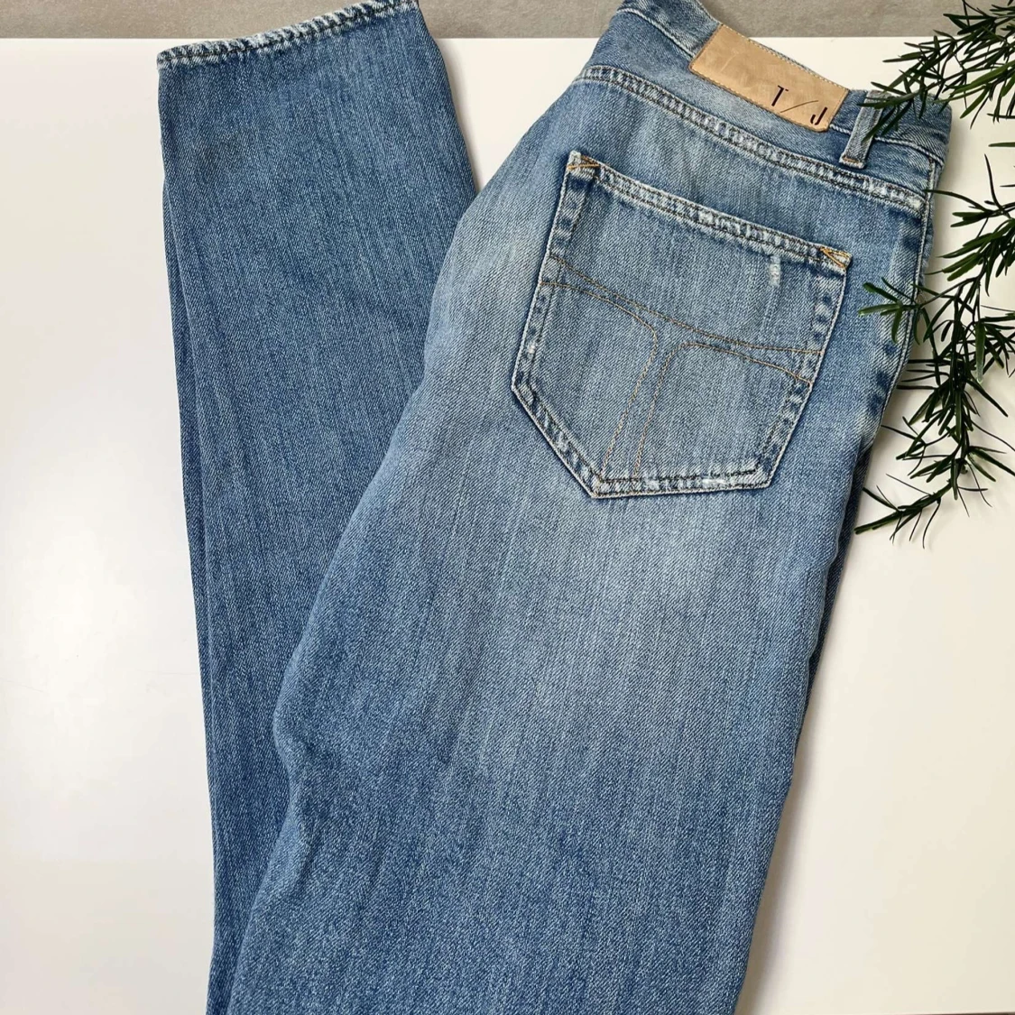 Ljusblå jeans från Tiger of Sweden (storlek 30/32) - 1