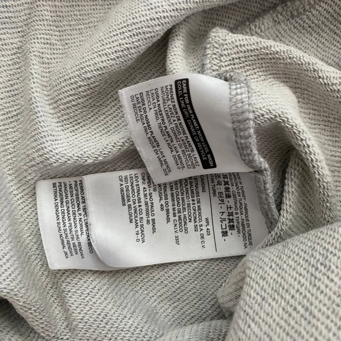 Grå hoodie med dragkedja från Levi's - 1