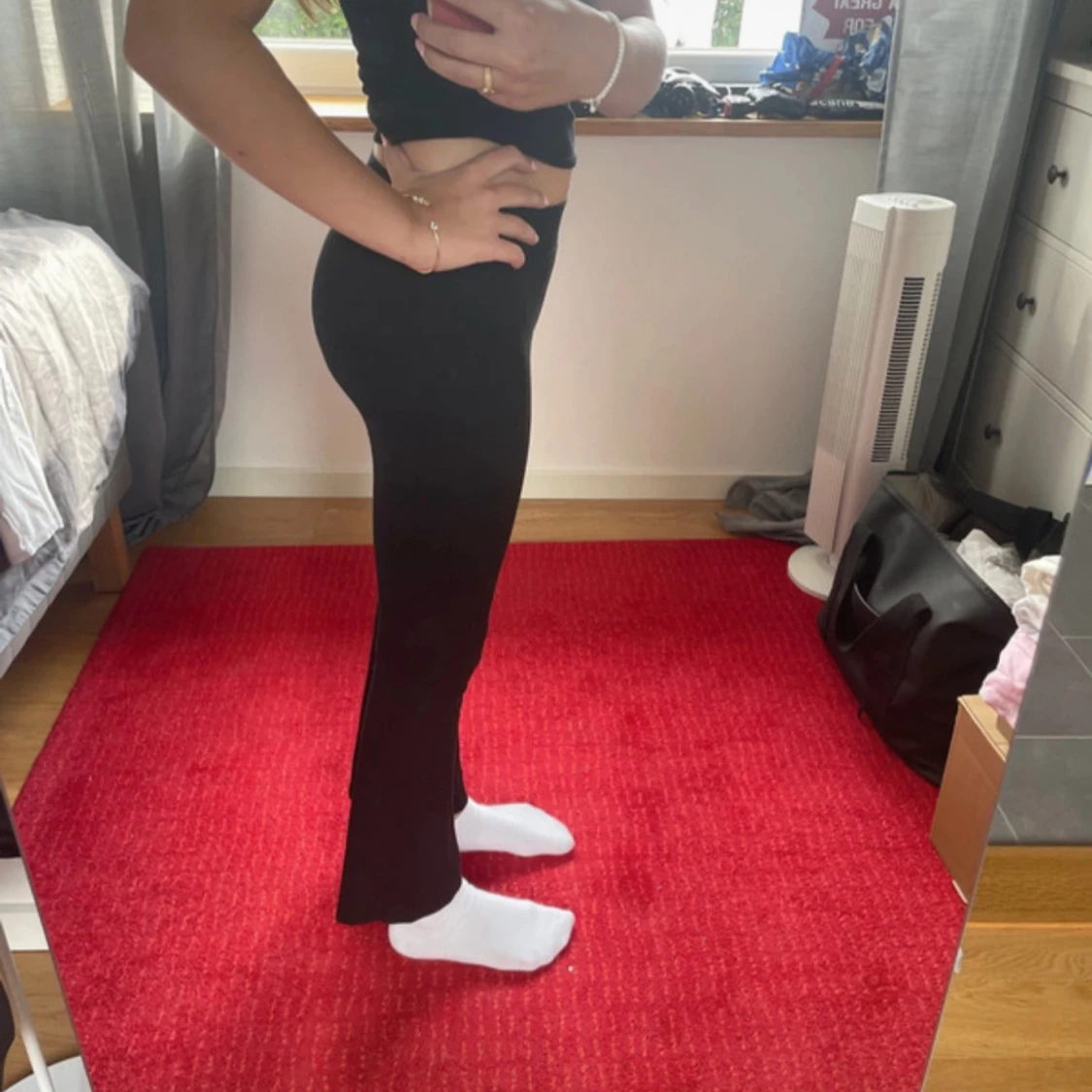 Svarta bootcut byxor i stretch - 1