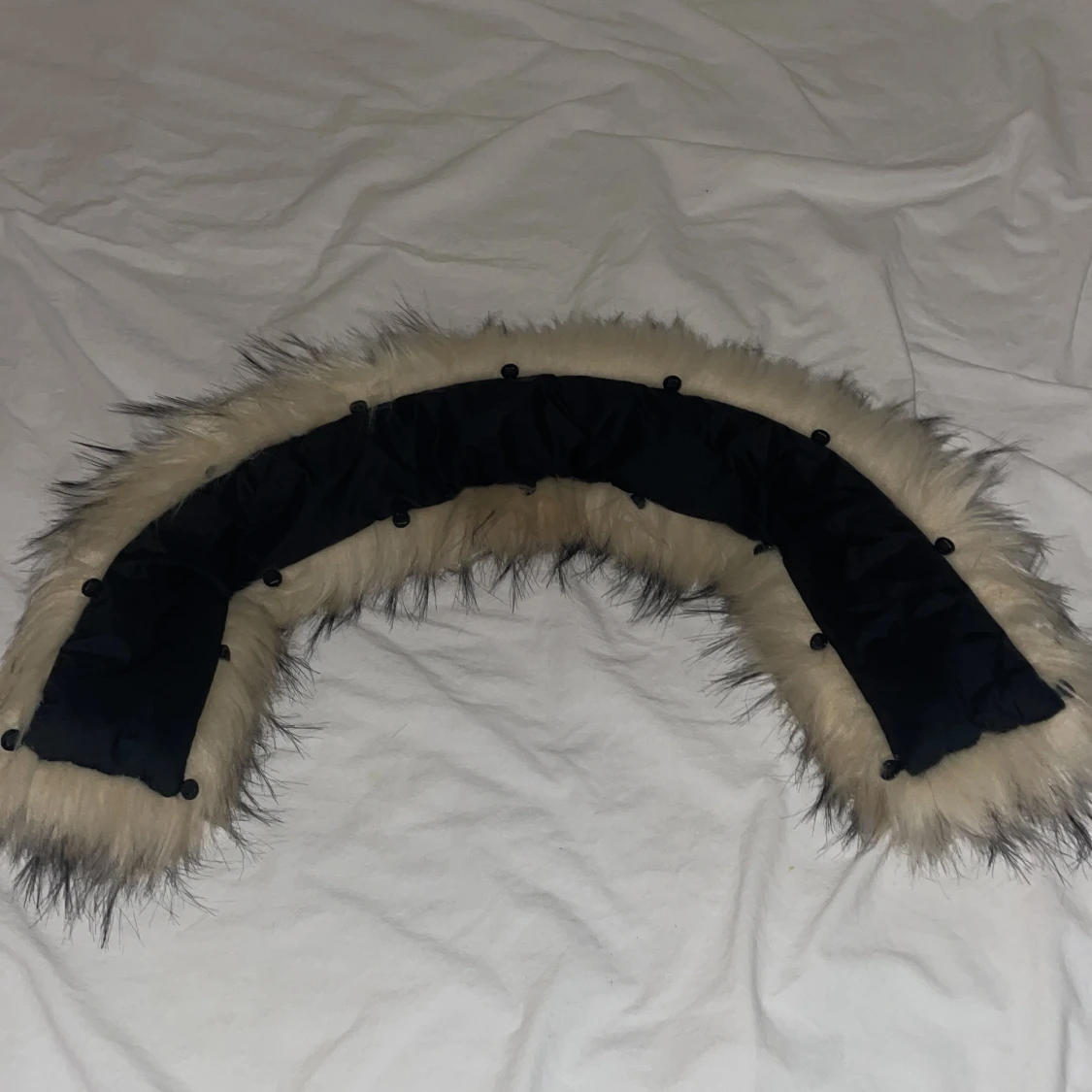 Beige fuskpälsluva till jacka - 1