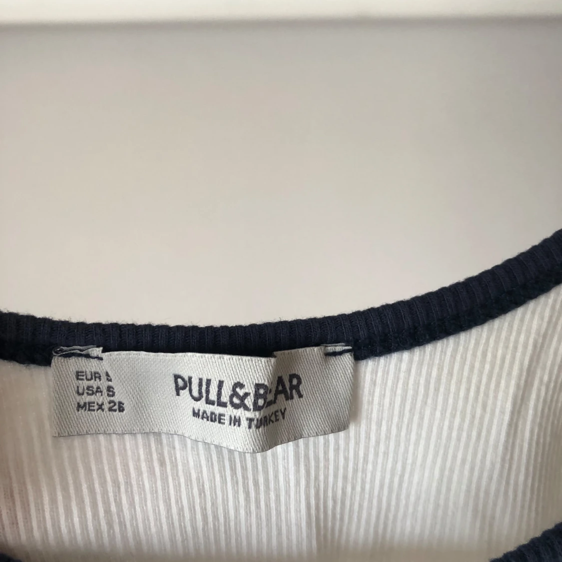 Vit ribbad linnetopp Pull&Bear - 1