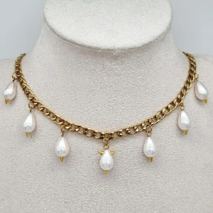 Handgjort halsband  - Rostfritt stål med pärlor 