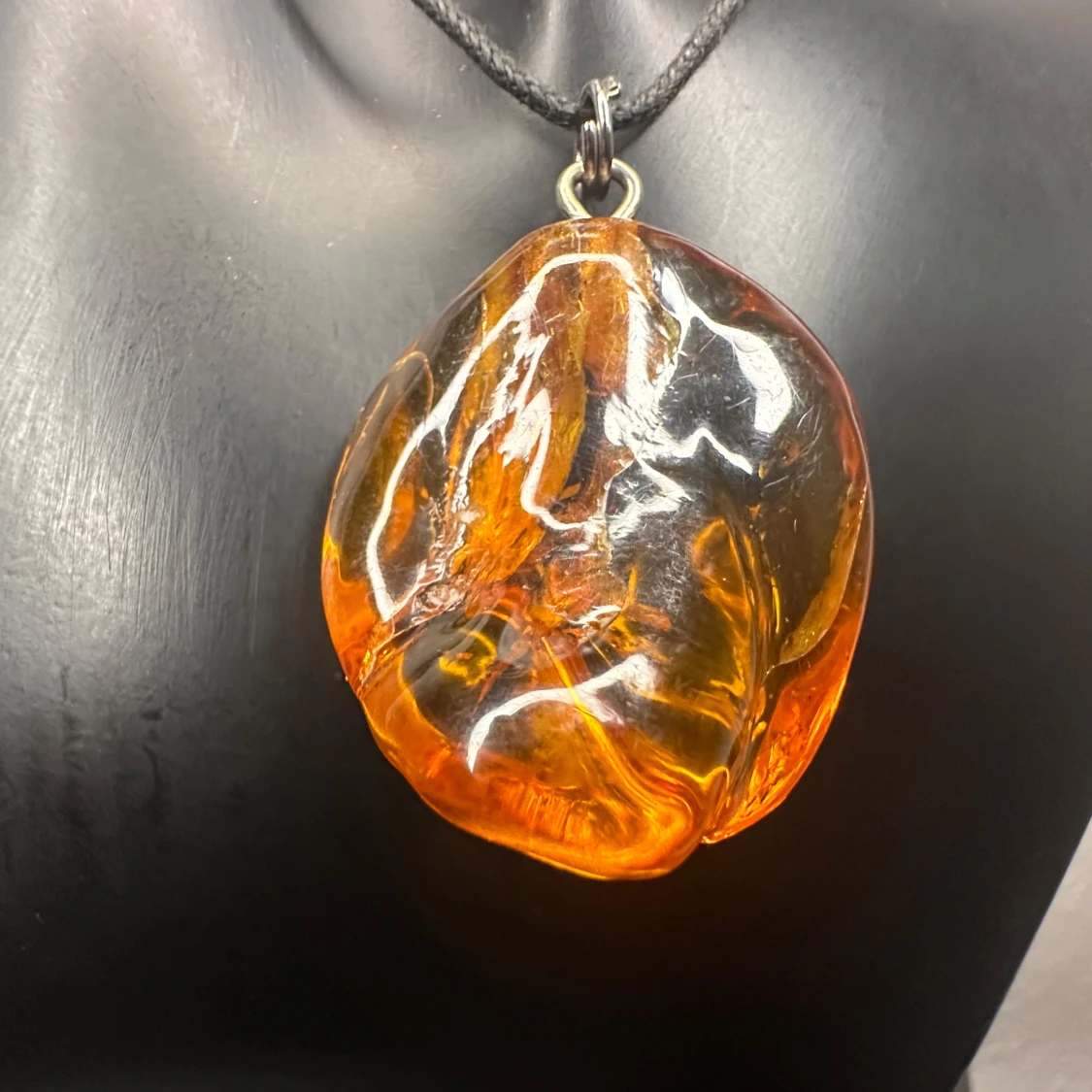 Vackert retrohalsband från 1970/1980-talet med stor bärnstensfärgad hänge - Konstnärlig Boho-stil - 2