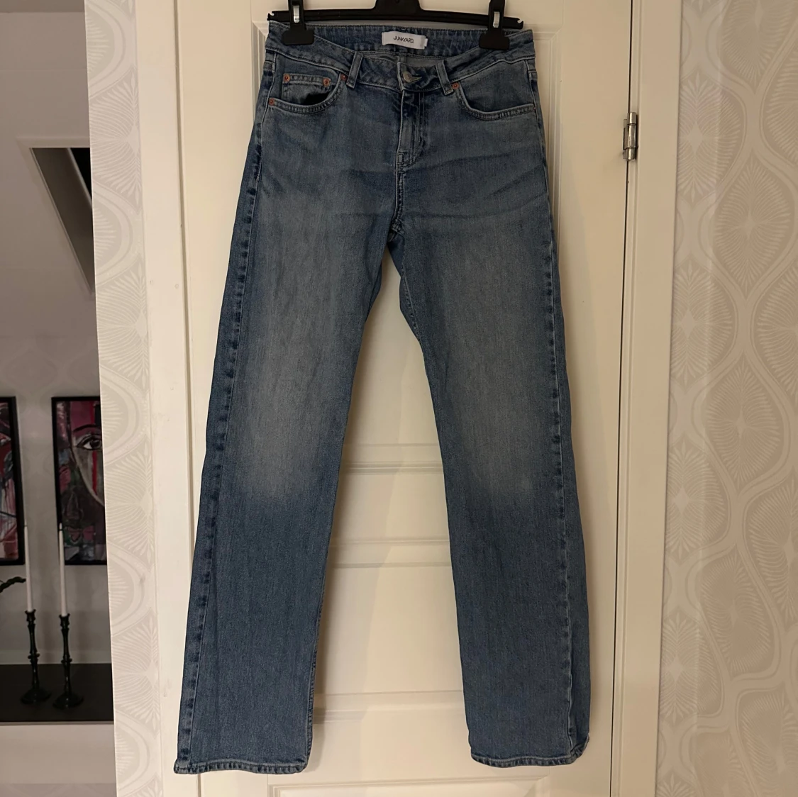 Low straight jeans