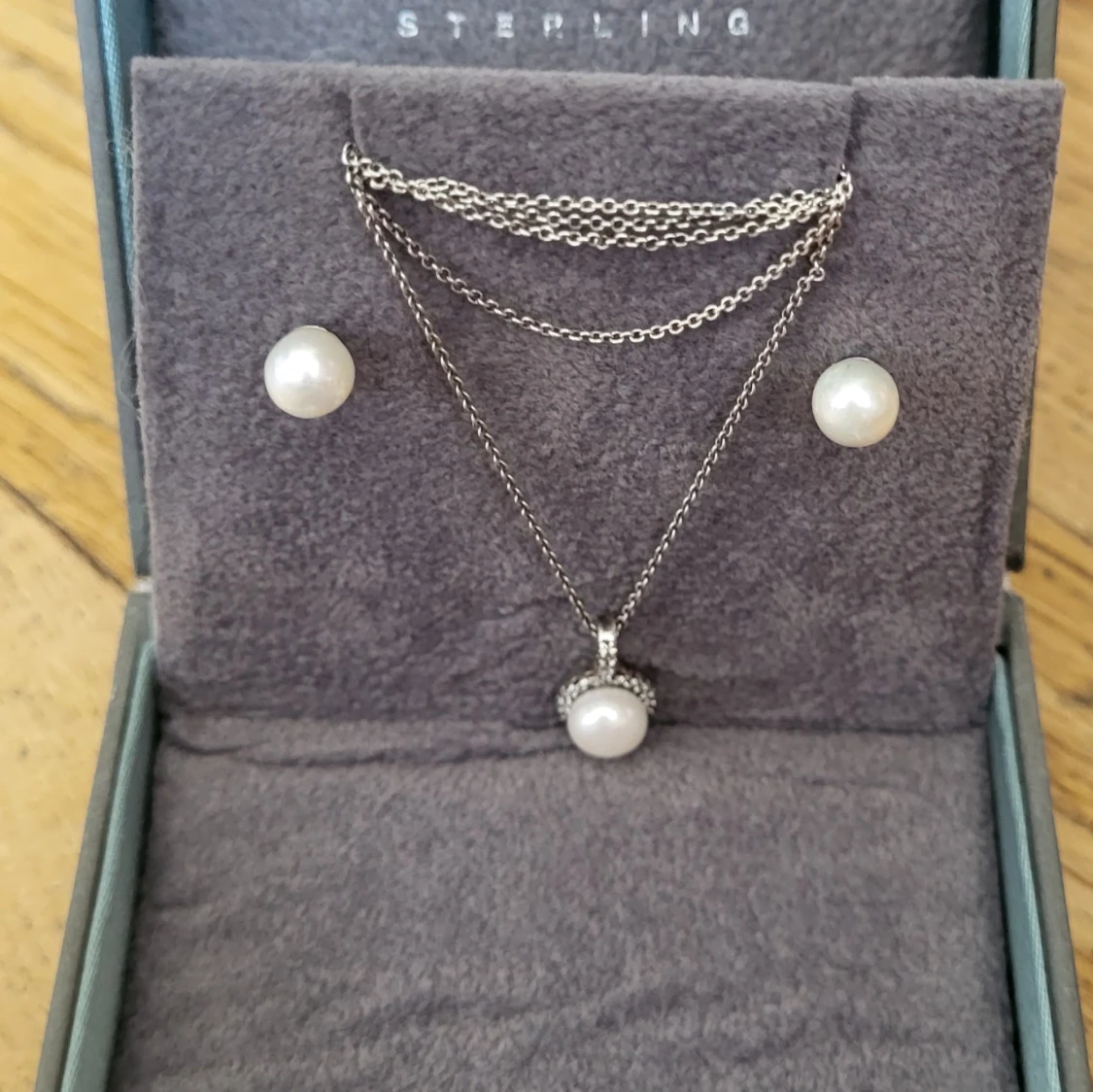 Silverhalsband & örhängen med pärlor - 1