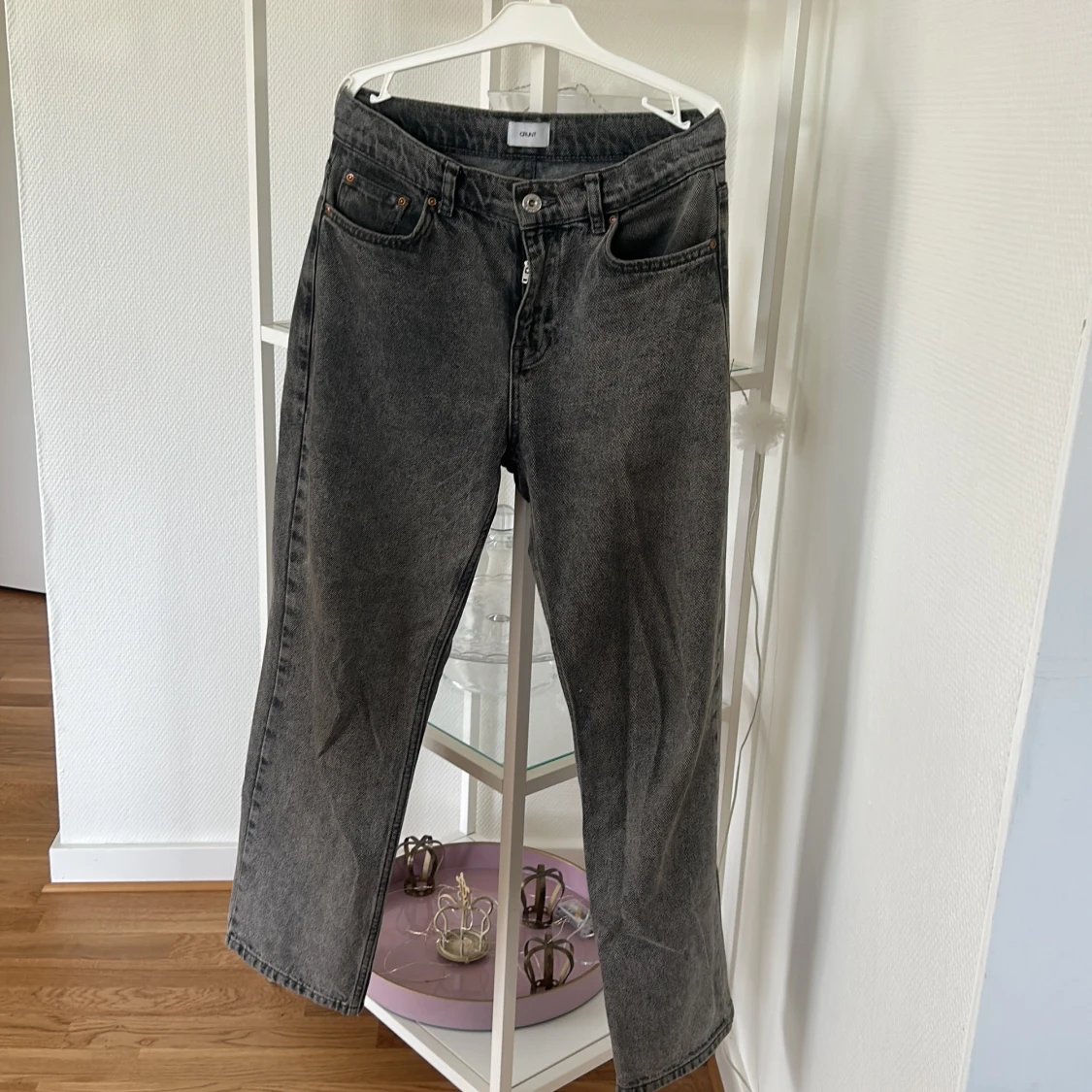 Grå jeans från Grunt, raka ben