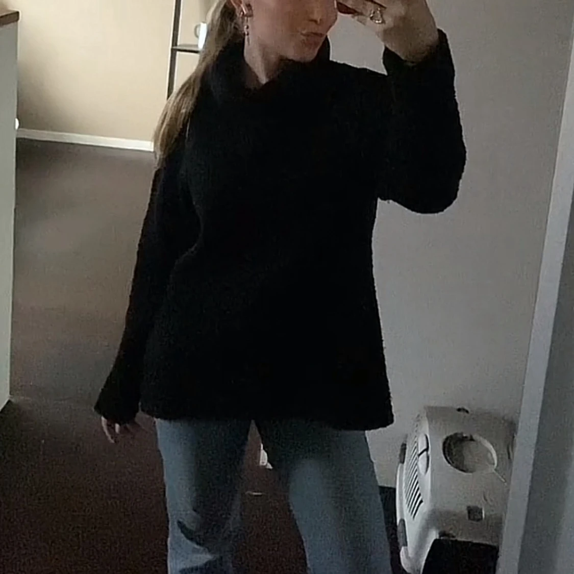 Svart stickad polotröja