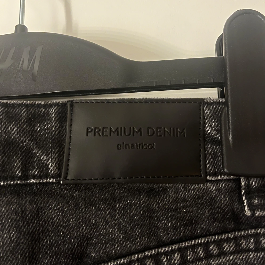 Svarta jeans från Gina Tricot - 3