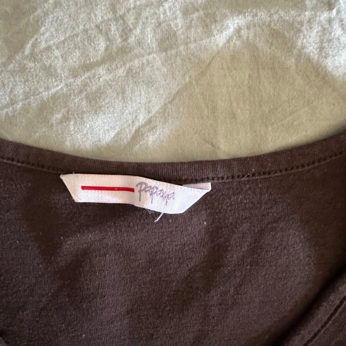 Brun v-ringad topp  - 3