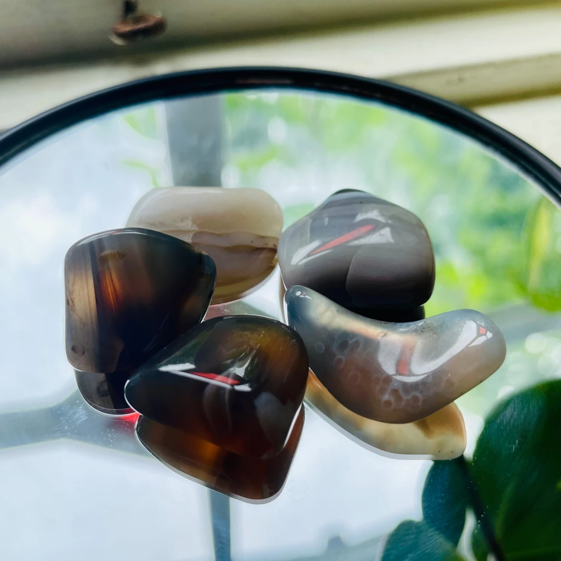 5 styck gråa trumlade agater - 1