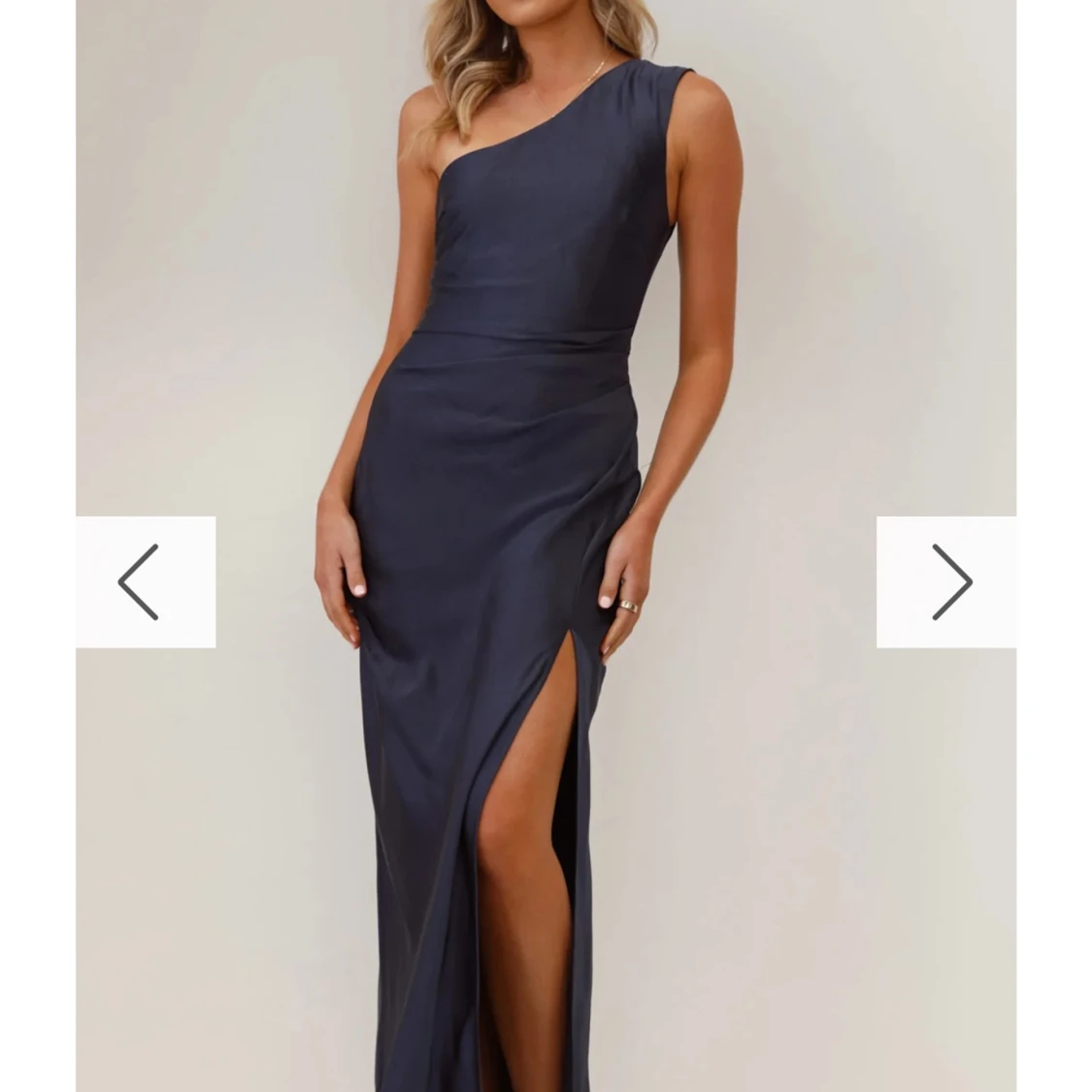 Marinblå one shoulder maxiklänning
