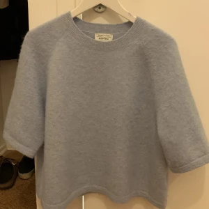 Ljusblå &other stories  - Lägger upp igen för frifrakt