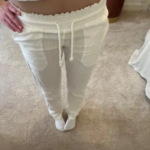 Linnebyxor  - Säljer mina as fina lågmidjade linnebyxor från skagen clothing. 
