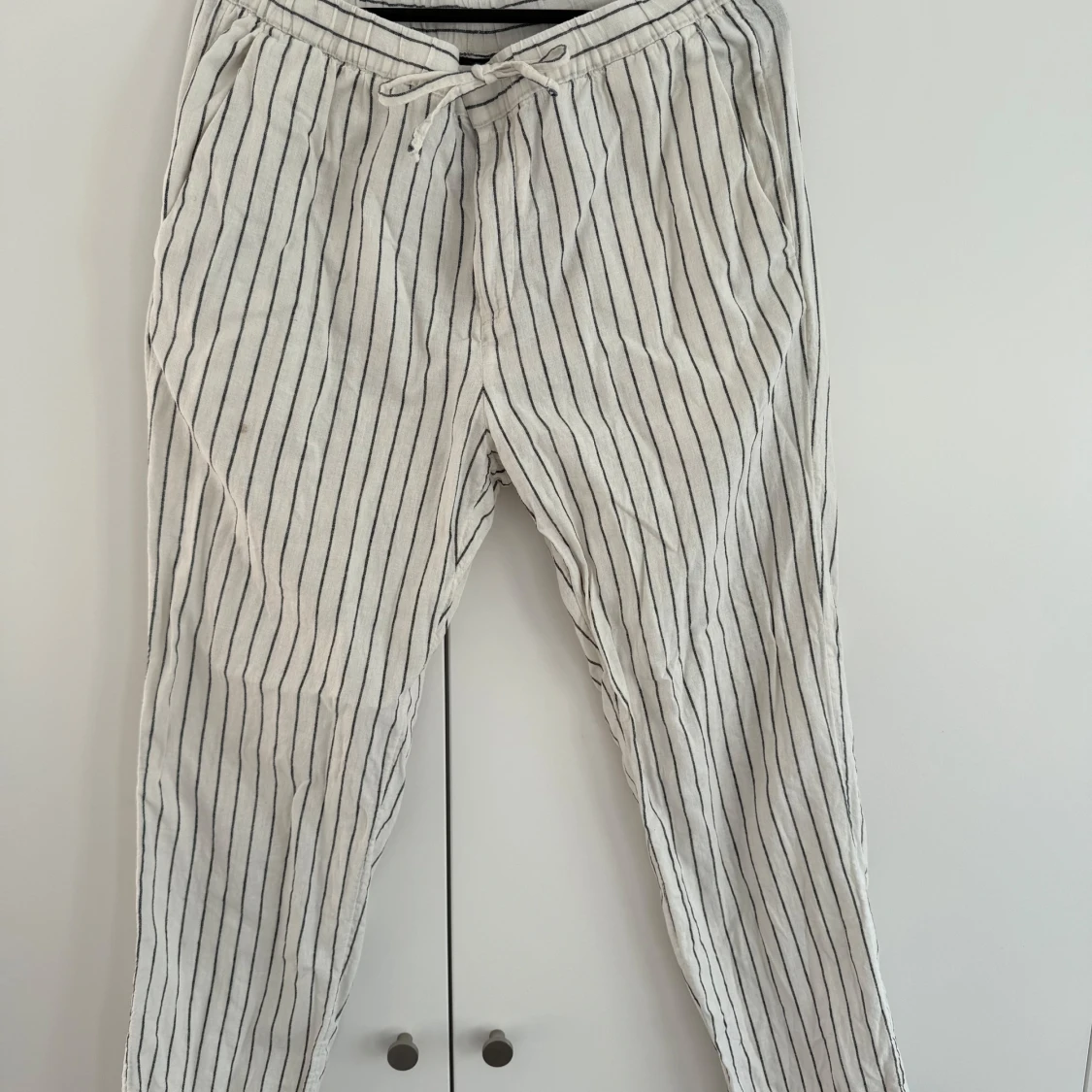 Randiga linnebyxor från H&M