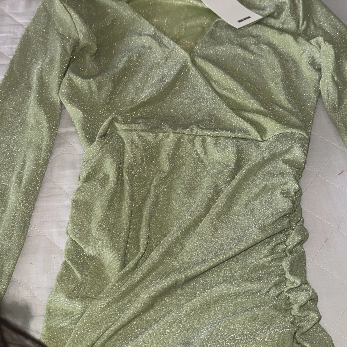 Glittrig grön kortklänning DK Faye - 1